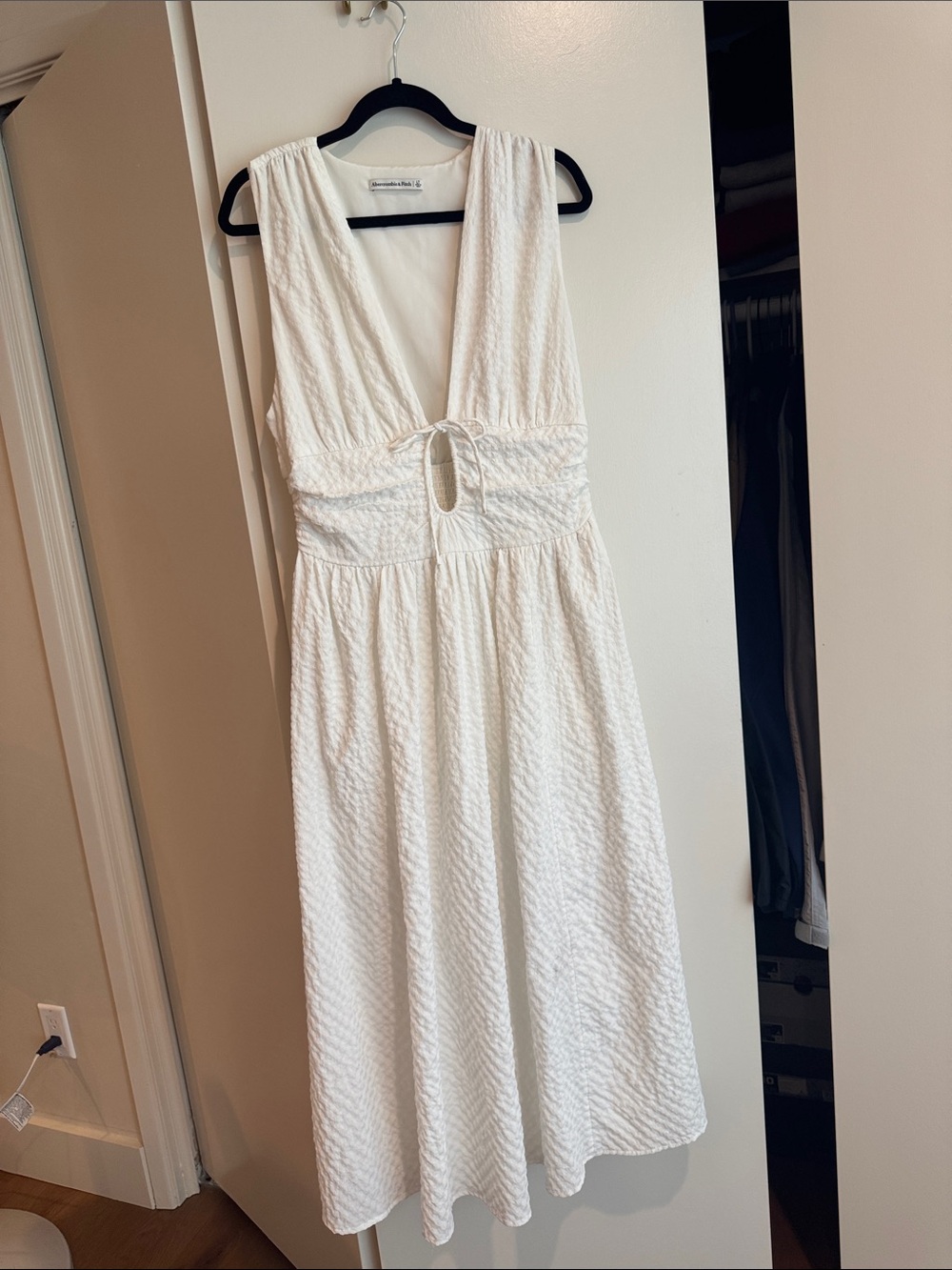 Abercrombie & Fitch White Textured V-Neck Midi Dress with Front Tie
